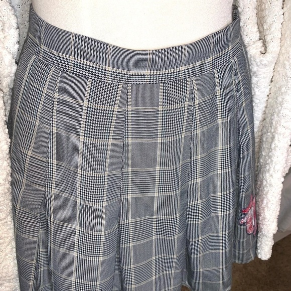 Plaid pleated tennis school girl style skirt black beige and red - Picture 5 of 5